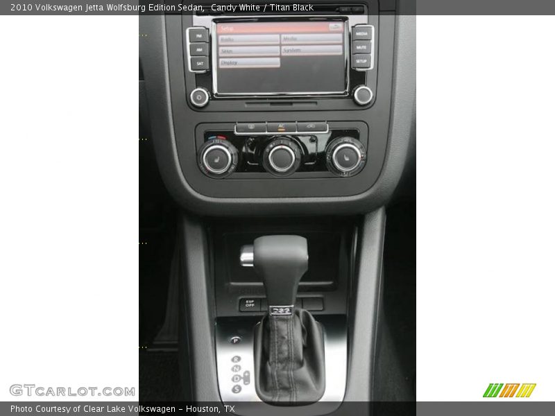 Candy White / Titan Black 2010 Volkswagen Jetta Wolfsburg Edition Sedan