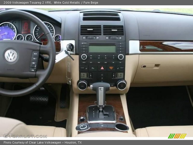 White Gold Metallic / Pure Beige 2009 Volkswagen Touareg 2 VR6