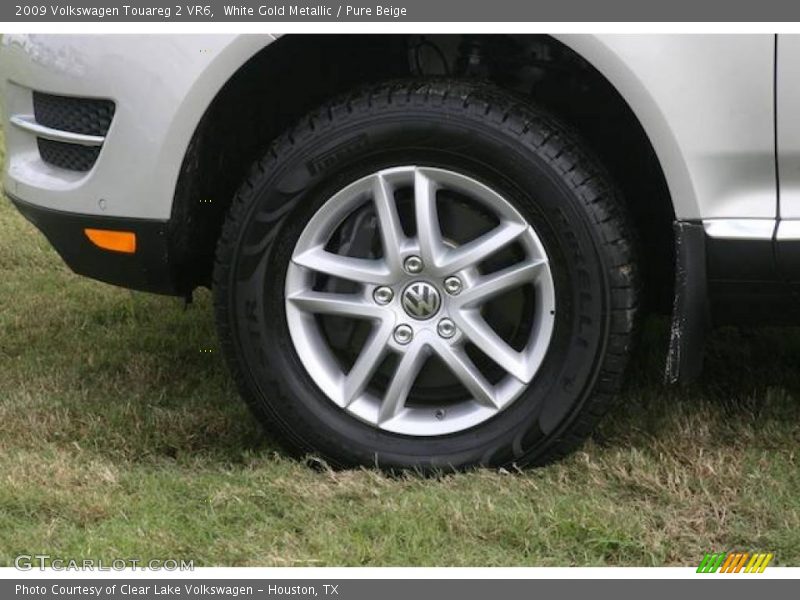 White Gold Metallic / Pure Beige 2009 Volkswagen Touareg 2 VR6