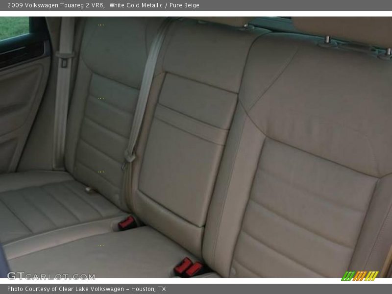White Gold Metallic / Pure Beige 2009 Volkswagen Touareg 2 VR6