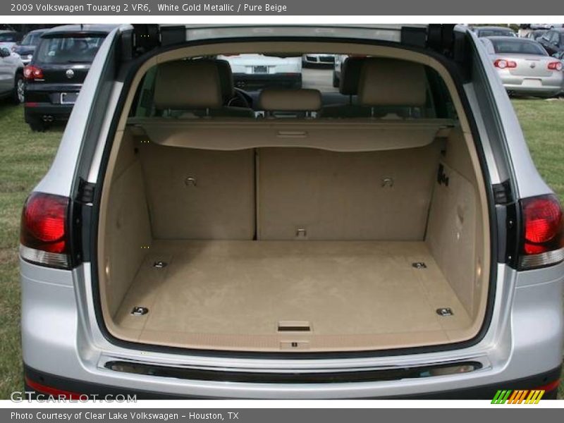 White Gold Metallic / Pure Beige 2009 Volkswagen Touareg 2 VR6