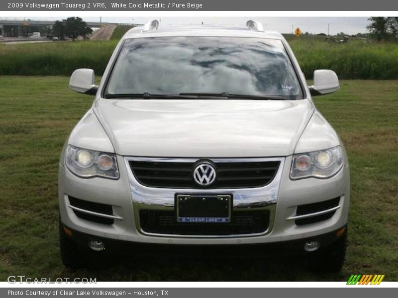 White Gold Metallic / Pure Beige 2009 Volkswagen Touareg 2 VR6