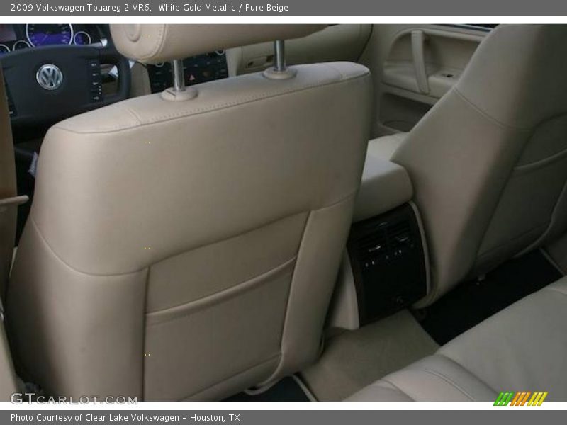 White Gold Metallic / Pure Beige 2009 Volkswagen Touareg 2 VR6