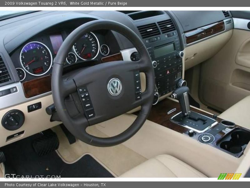 White Gold Metallic / Pure Beige 2009 Volkswagen Touareg 2 VR6