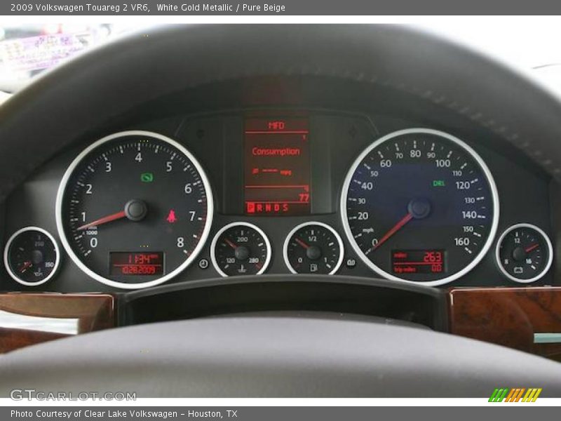 White Gold Metallic / Pure Beige 2009 Volkswagen Touareg 2 VR6