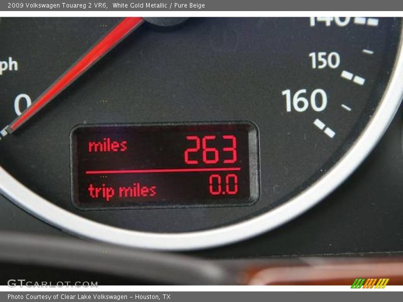 White Gold Metallic / Pure Beige 2009 Volkswagen Touareg 2 VR6