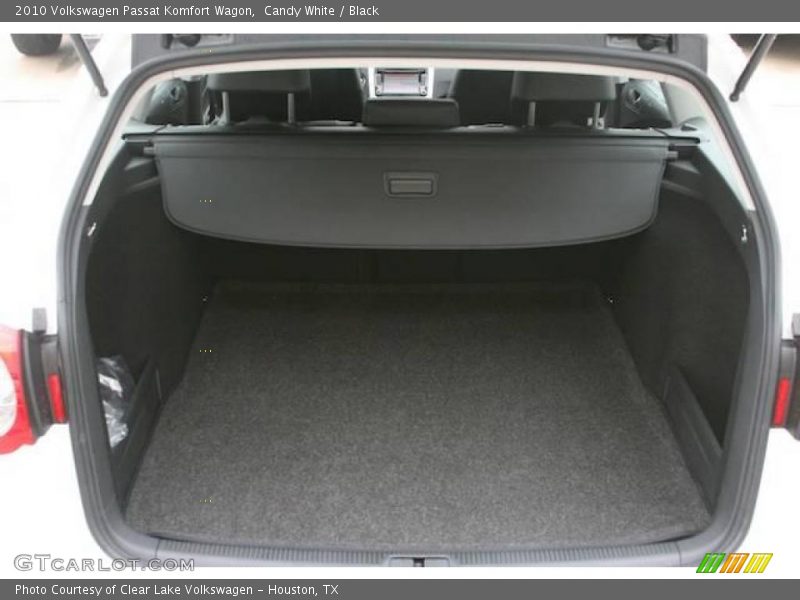 Candy White / Black 2010 Volkswagen Passat Komfort Wagon