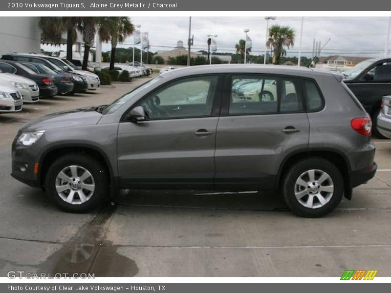 Alpine Grey Metallic / Charcoal 2010 Volkswagen Tiguan S