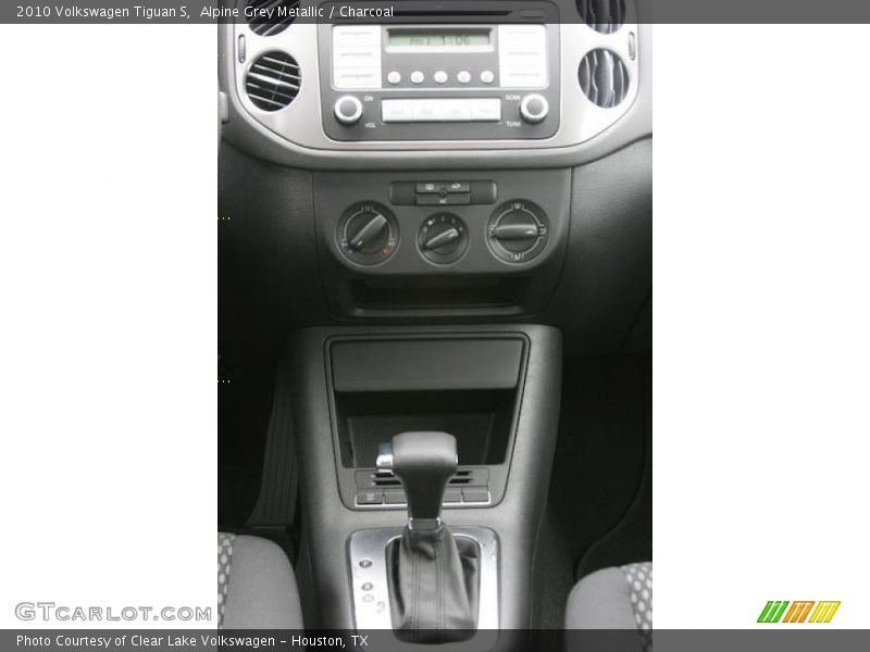 Alpine Grey Metallic / Charcoal 2010 Volkswagen Tiguan S