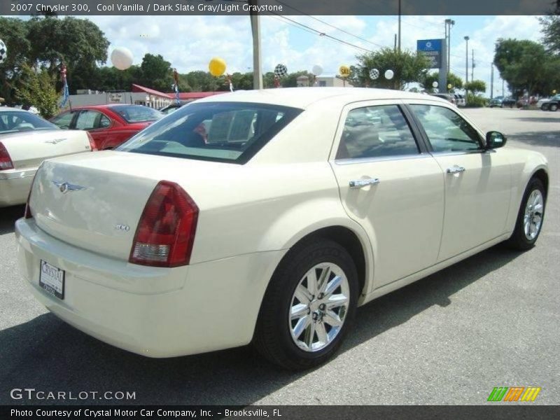 Cool Vanilla / Dark Slate Gray/Light Graystone 2007 Chrysler 300