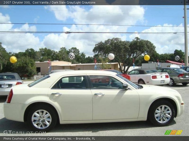 Cool Vanilla / Dark Slate Gray/Light Graystone 2007 Chrysler 300