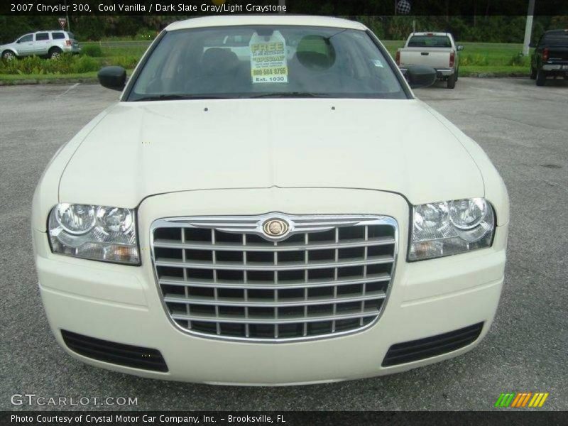 Cool Vanilla / Dark Slate Gray/Light Graystone 2007 Chrysler 300
