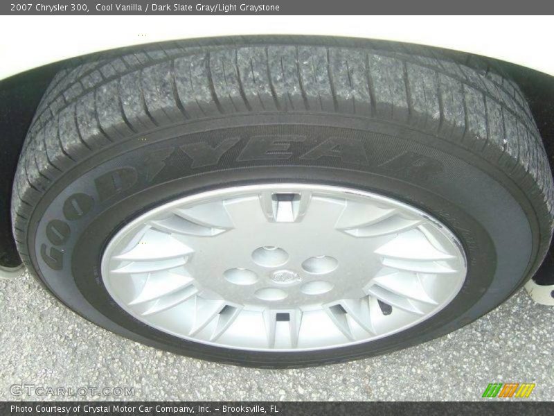Cool Vanilla / Dark Slate Gray/Light Graystone 2007 Chrysler 300