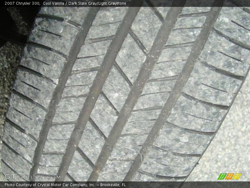 Cool Vanilla / Dark Slate Gray/Light Graystone 2007 Chrysler 300
