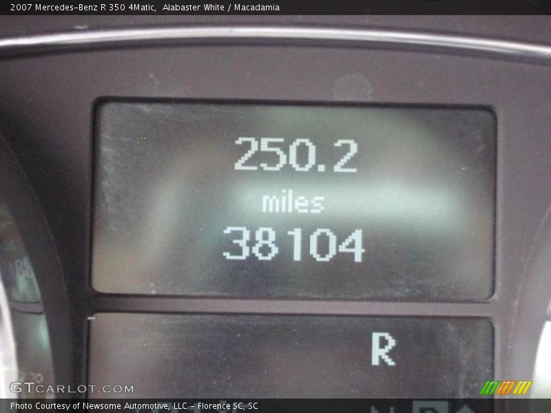 Alabaster White / Macadamia 2007 Mercedes-Benz R 350 4Matic