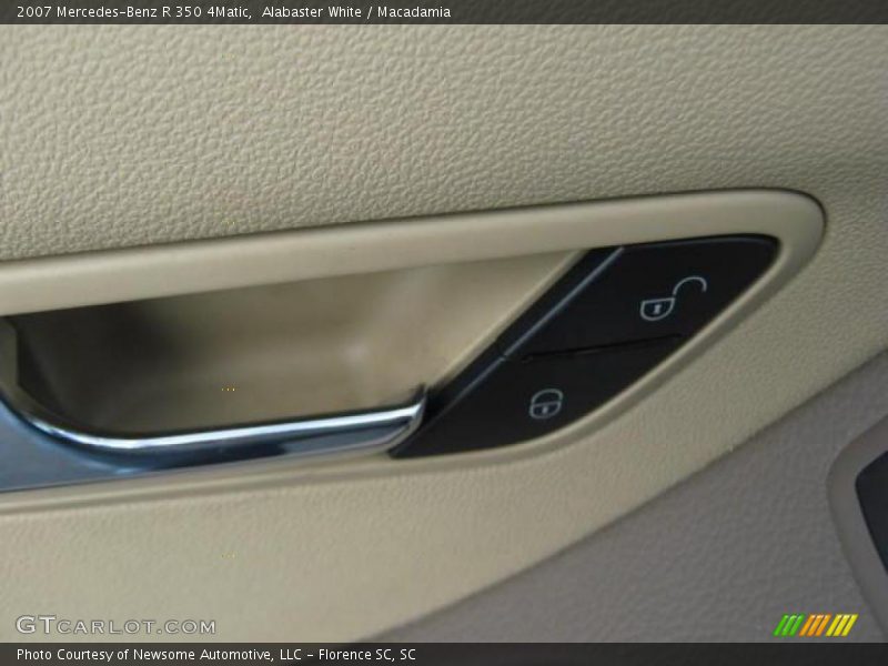 Alabaster White / Macadamia 2007 Mercedes-Benz R 350 4Matic