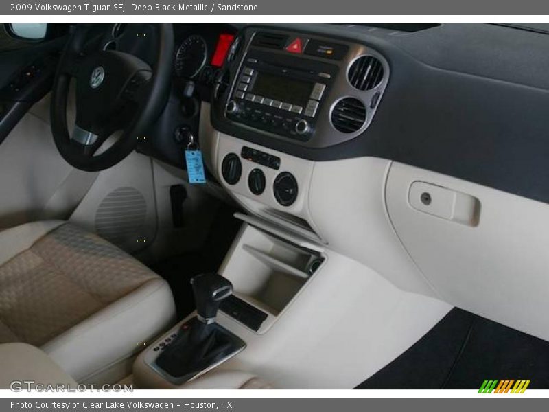 Deep Black Metallic / Sandstone 2009 Volkswagen Tiguan SE