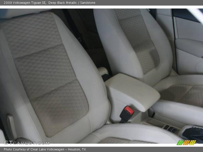 Deep Black Metallic / Sandstone 2009 Volkswagen Tiguan SE