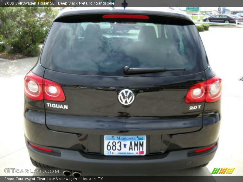 Deep Black Metallic / Sandstone 2009 Volkswagen Tiguan SE