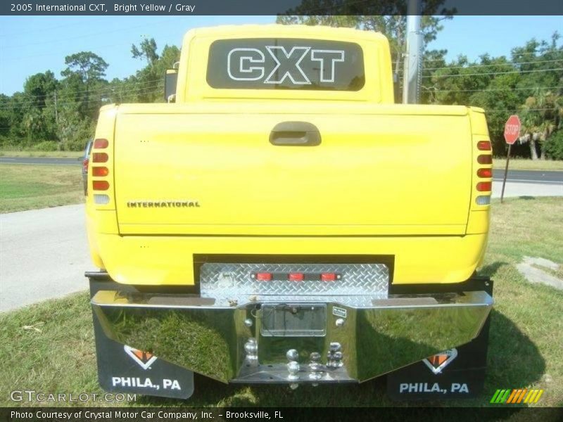 Bright Yellow / Gray 2005 International CXT