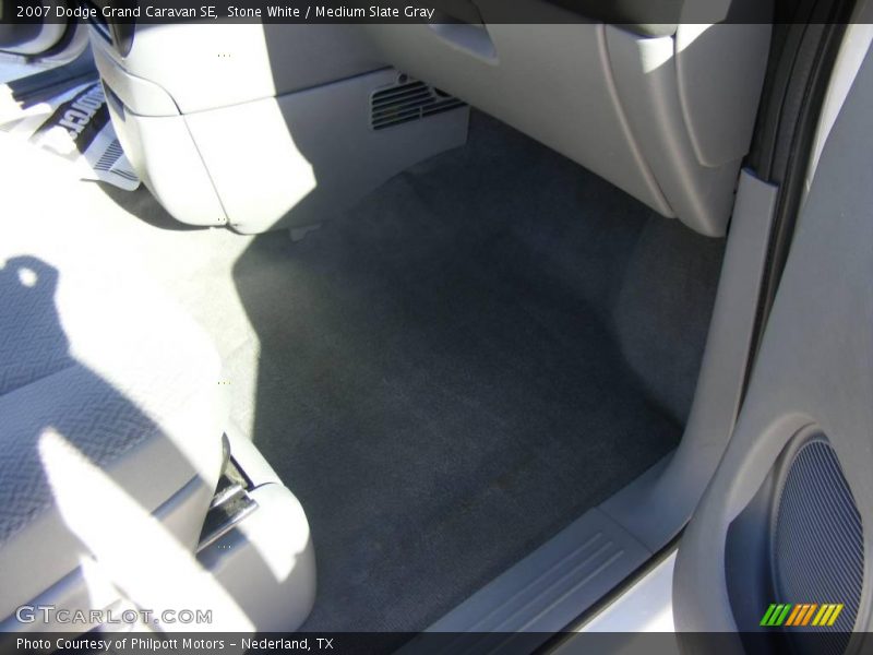 Stone White / Medium Slate Gray 2007 Dodge Grand Caravan SE
