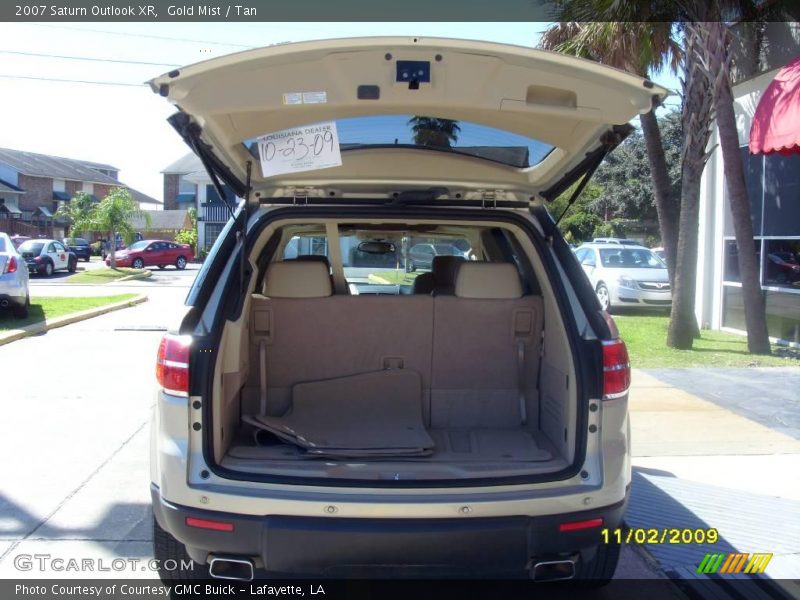 Gold Mist / Tan 2007 Saturn Outlook XR