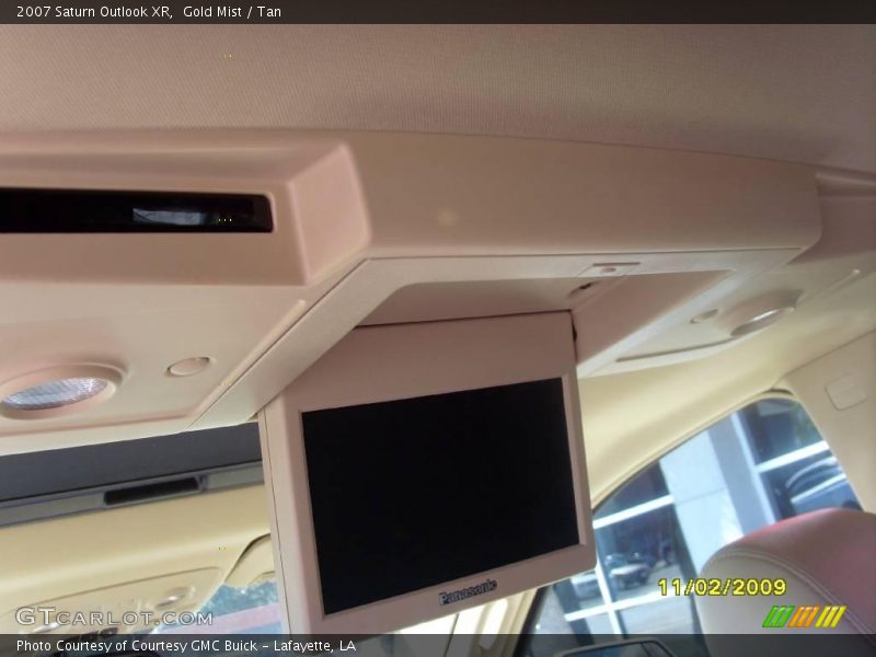 Gold Mist / Tan 2007 Saturn Outlook XR