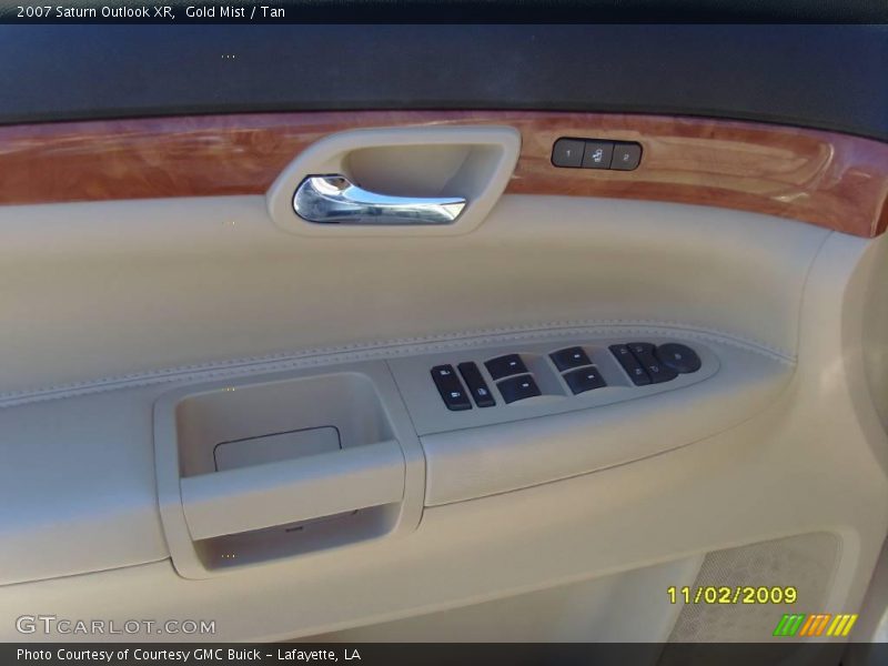 Gold Mist / Tan 2007 Saturn Outlook XR