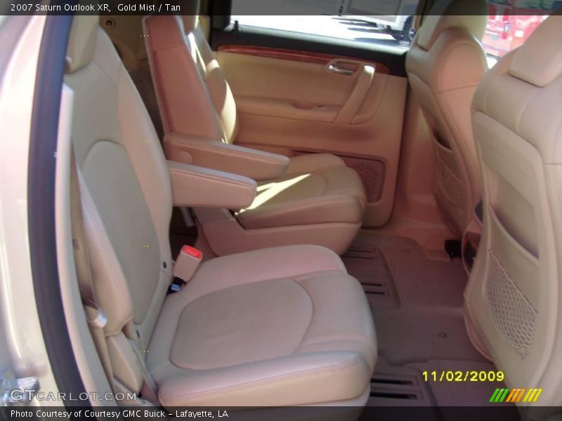 Gold Mist / Tan 2007 Saturn Outlook XR
