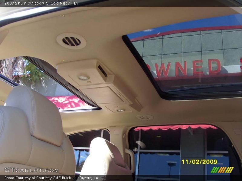 Gold Mist / Tan 2007 Saturn Outlook XR