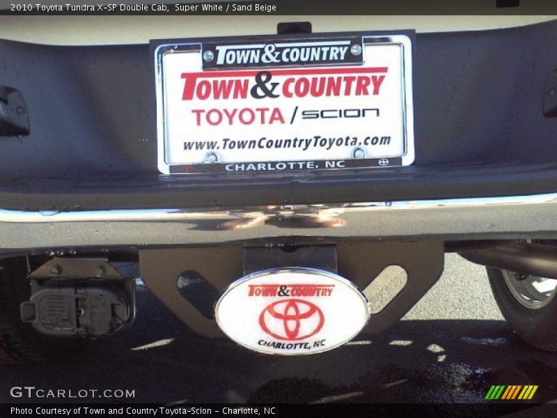 Super White / Sand Beige 2010 Toyota Tundra X-SP Double Cab