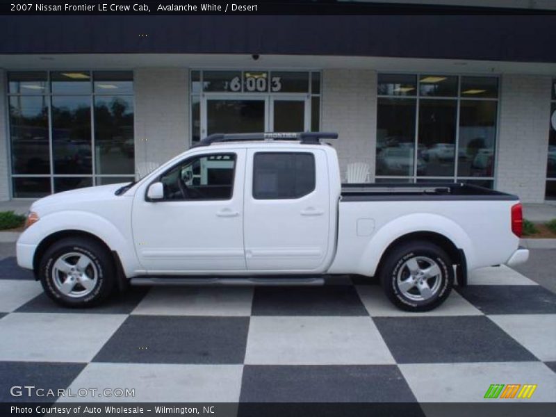 Avalanche White / Desert 2007 Nissan Frontier LE Crew Cab