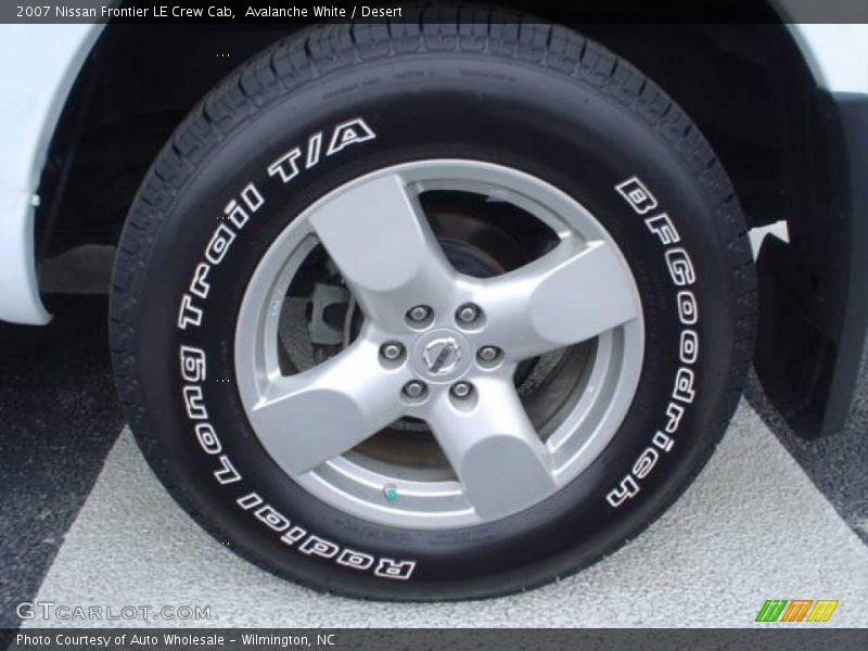 Avalanche White / Desert 2007 Nissan Frontier LE Crew Cab