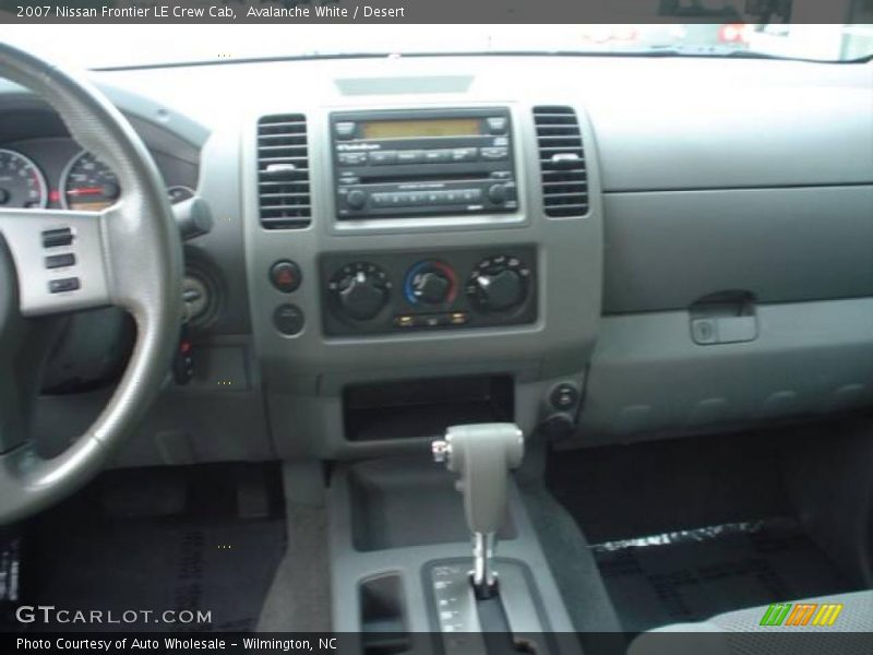 Avalanche White / Desert 2007 Nissan Frontier LE Crew Cab