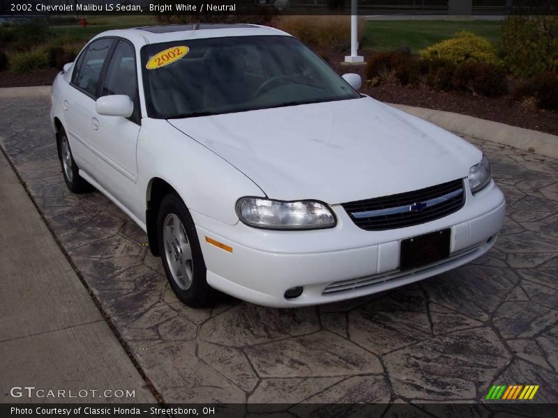 Bright White / Neutral 2002 Chevrolet Malibu LS Sedan