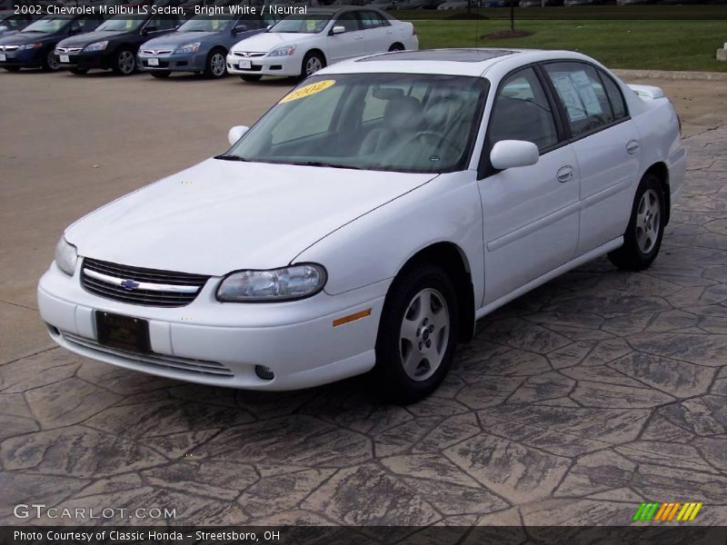Bright White / Neutral 2002 Chevrolet Malibu LS Sedan