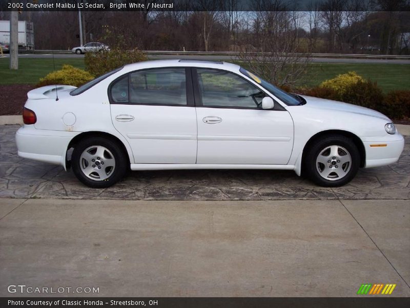 Bright White / Neutral 2002 Chevrolet Malibu LS Sedan