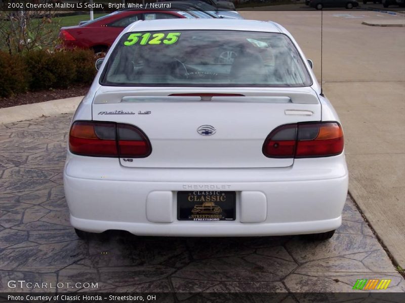 Bright White / Neutral 2002 Chevrolet Malibu LS Sedan