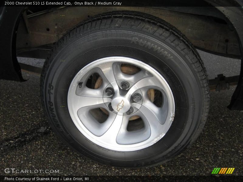 Onyx Black / Medium Gray 2000 Chevrolet S10 LS Extended Cab