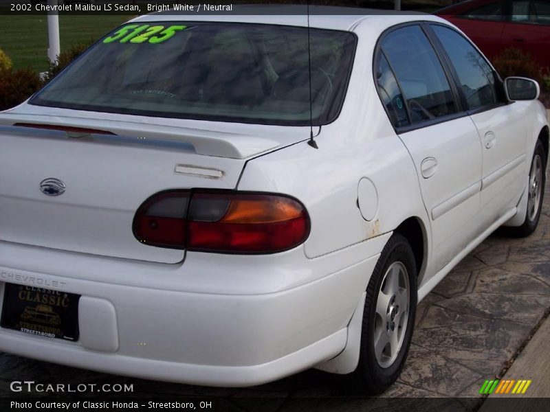 Bright White / Neutral 2002 Chevrolet Malibu LS Sedan