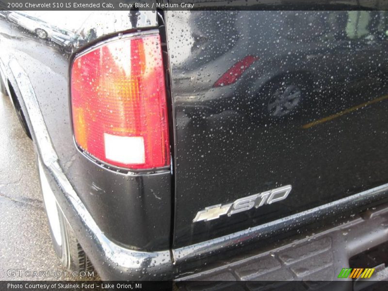 Onyx Black / Medium Gray 2000 Chevrolet S10 LS Extended Cab