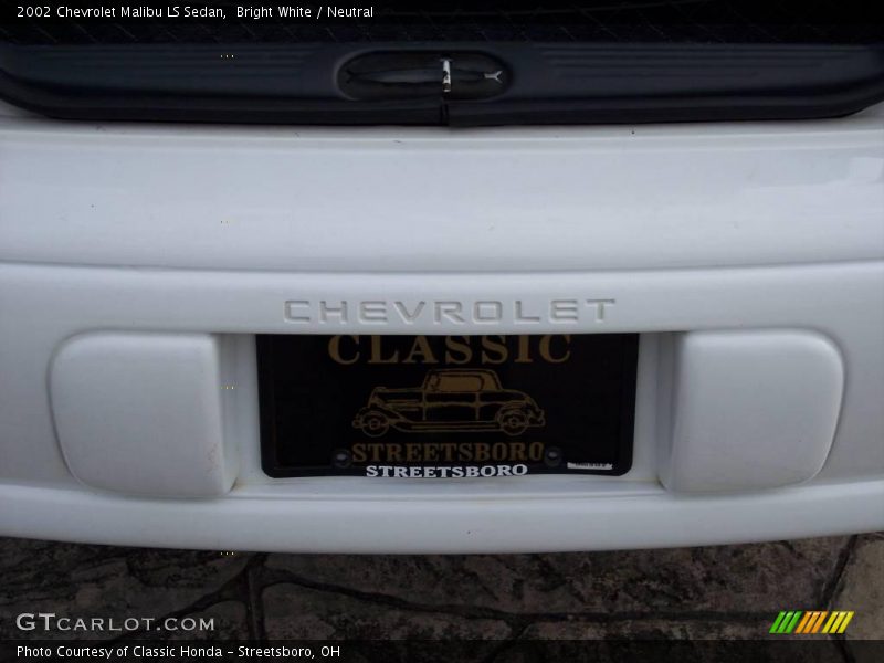 Bright White / Neutral 2002 Chevrolet Malibu LS Sedan