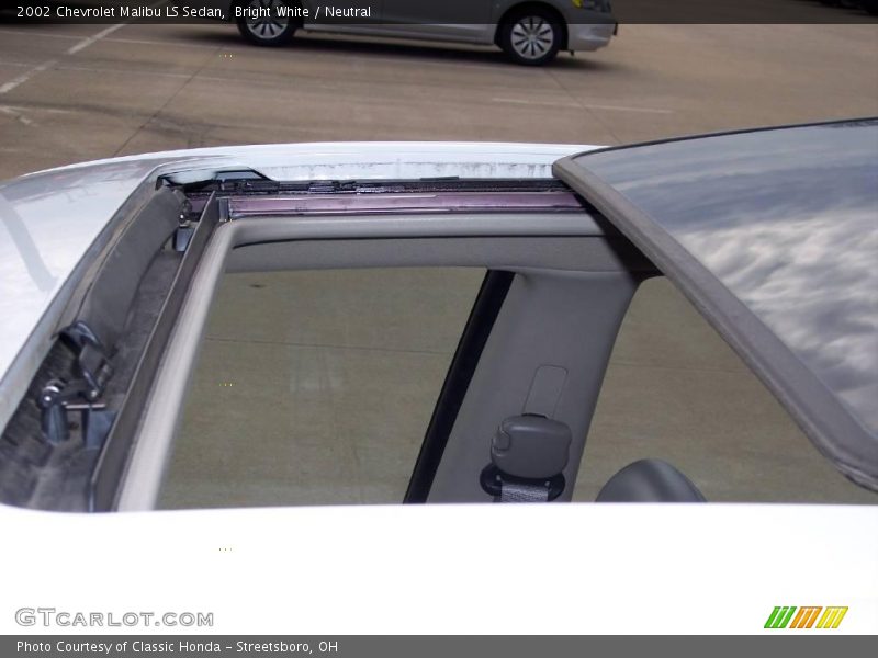 Bright White / Neutral 2002 Chevrolet Malibu LS Sedan