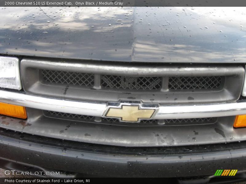 Onyx Black / Medium Gray 2000 Chevrolet S10 LS Extended Cab