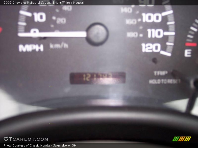 Bright White / Neutral 2002 Chevrolet Malibu LS Sedan