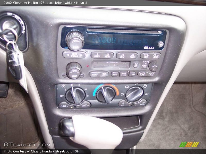 Bright White / Neutral 2002 Chevrolet Malibu LS Sedan