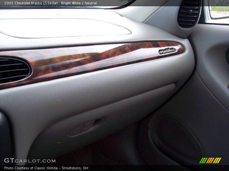 Bright White / Neutral 2002 Chevrolet Malibu LS Sedan
