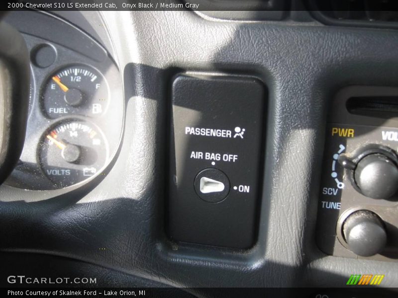 Onyx Black / Medium Gray 2000 Chevrolet S10 LS Extended Cab