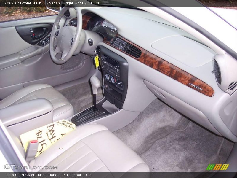 Bright White / Neutral 2002 Chevrolet Malibu LS Sedan