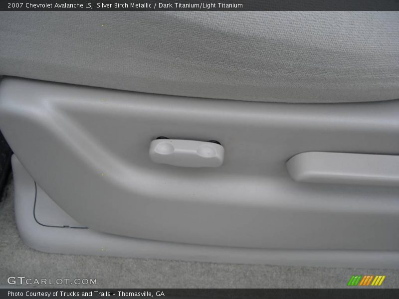 Silver Birch Metallic / Dark Titanium/Light Titanium 2007 Chevrolet Avalanche LS